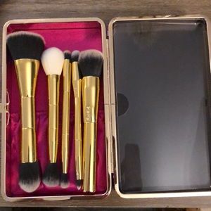 Tarte brush set with travel case